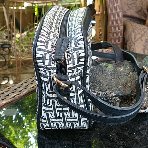 Tommy Hilfiger Crossbody Monogram Bag - Picture 4 of 10